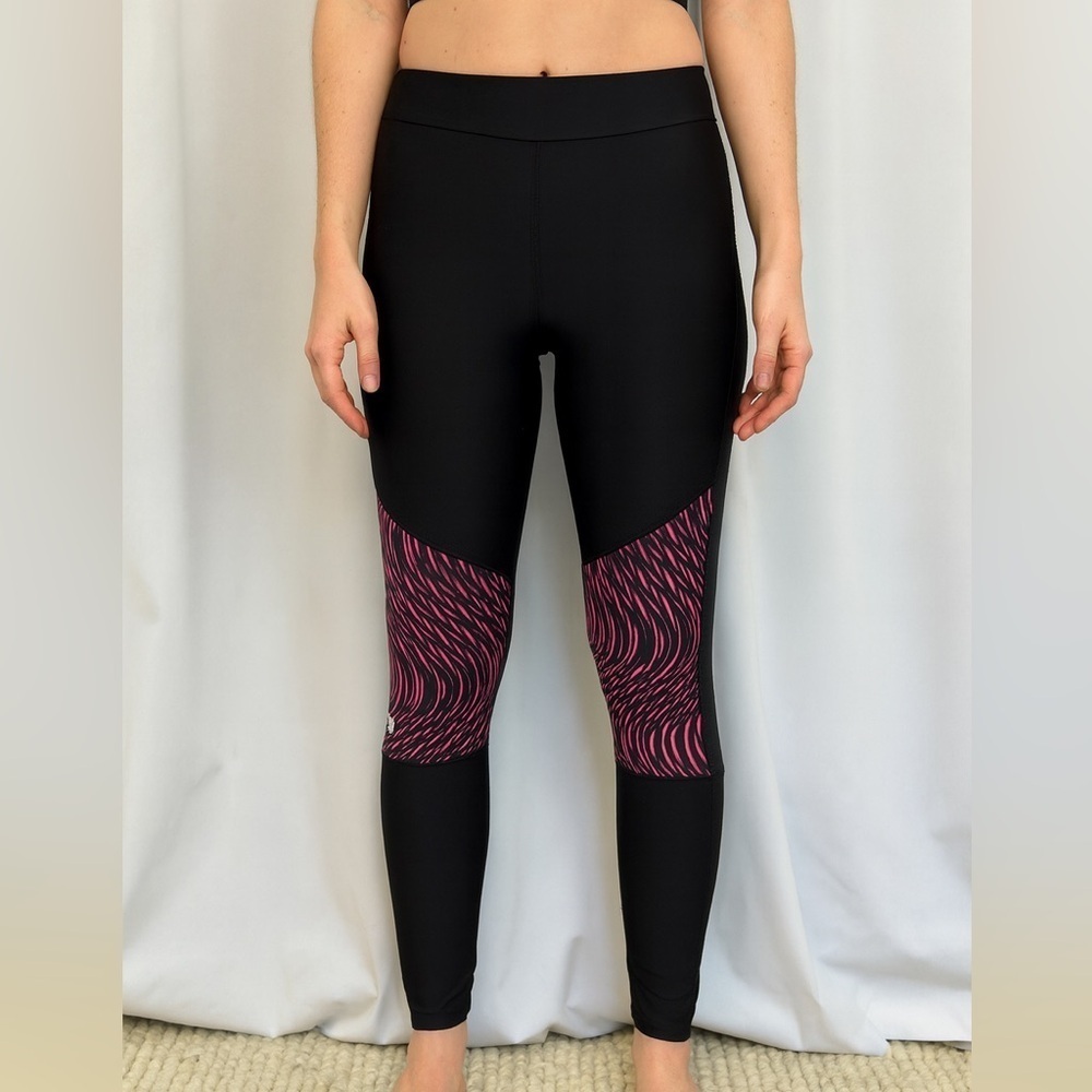 Under Armour Black & Pink Pattern Leggings (993)